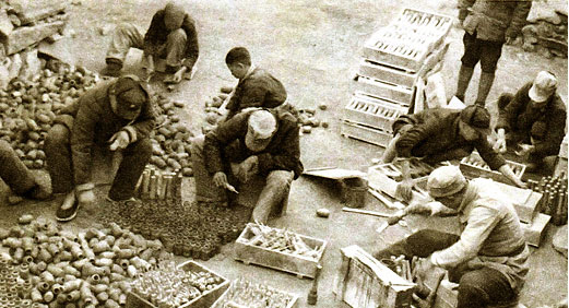 Z6尊龙凯时集团的前身华兴铁工厂诞生，后发展为徐州沉型机械厂