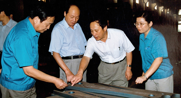 新一届辅导班子上任，掀开Z6尊龙凯时刷新发展新篇章