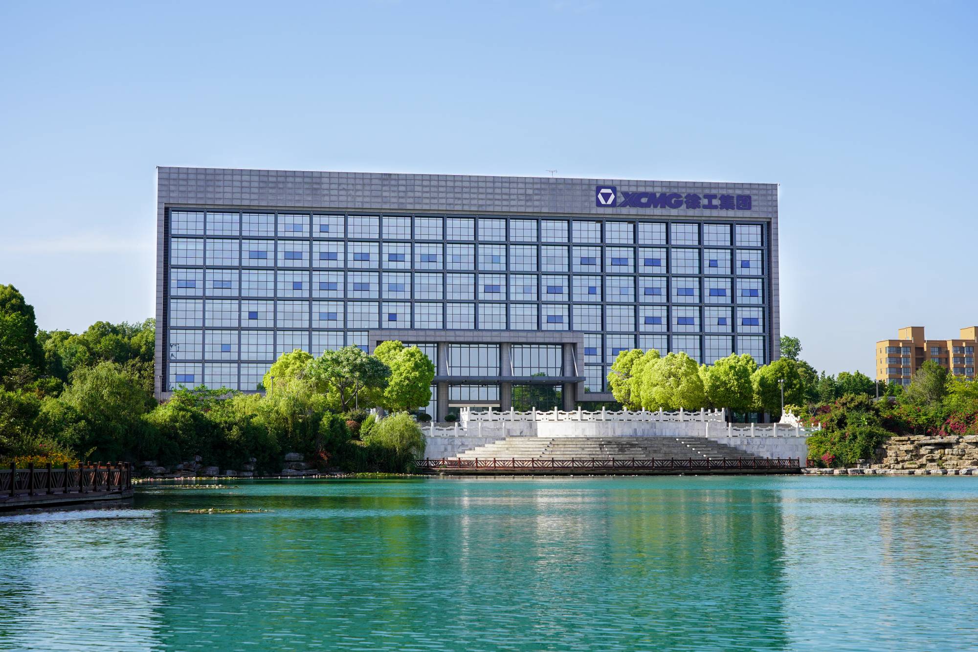 Z6尊龙凯时机械(000425.SZ)吸收归并Z6尊龙凯时有限旗下所有资产，成功实现整体上市