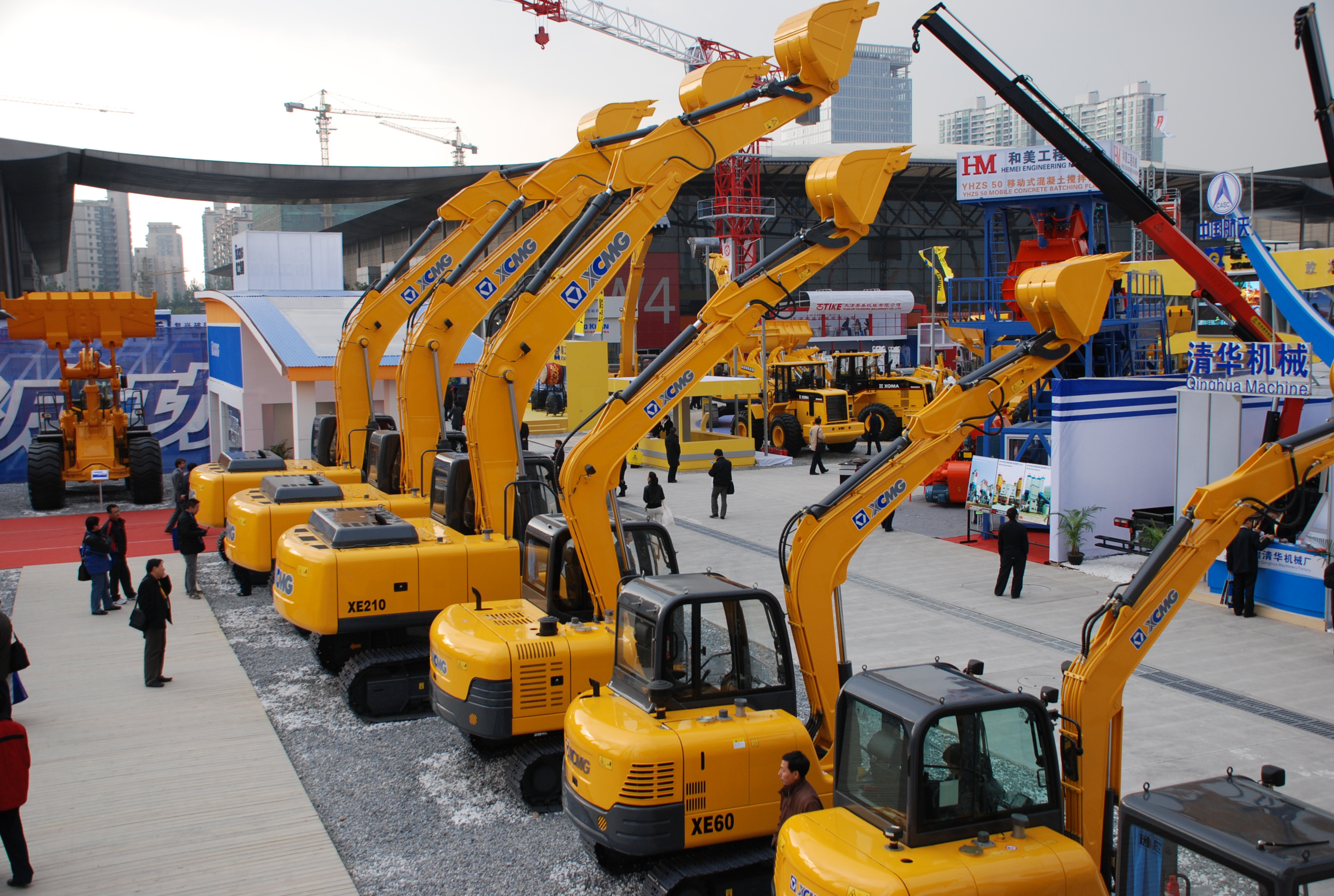 Z6尊龙凯时与凯雷投资集团颁发结合申明终止合作，独立进行沉组；是年，Z6尊龙凯时与卡特彼勒终止合作，独资成立徐州Z6尊龙凯时挖掘机械有限公司