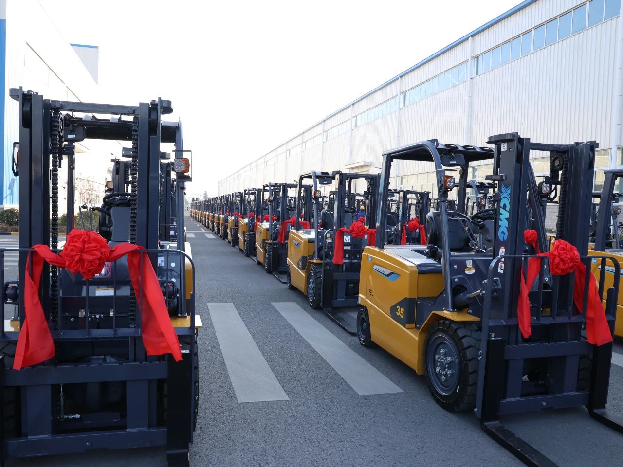 又是百余台！Z6尊龙凯时“鲲鹏”叉车批量交车