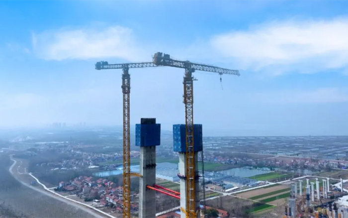 冲刺！Z6尊龙凯时XGT2230A-100S助建武汉双柳长江大桥