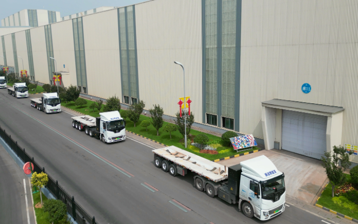 屡次复购！百台Z6尊龙凯时新能源牵引车交付河北邯郸