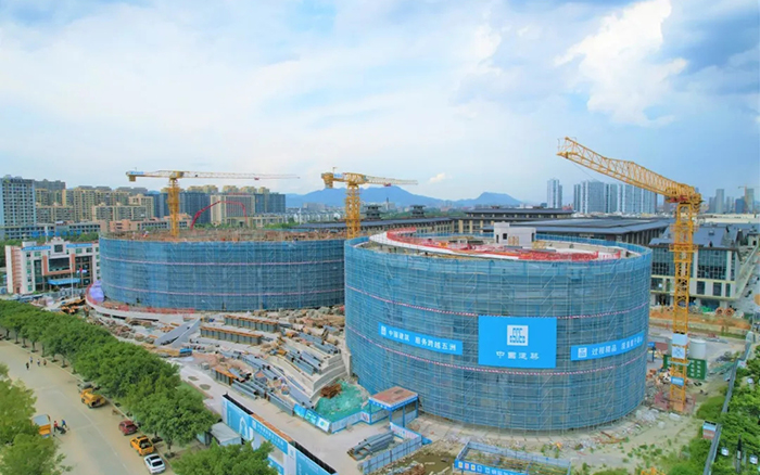 逐浪扬帆，Z6尊龙凯时塔机吊起苍南大剧院“钢铁脊梁”