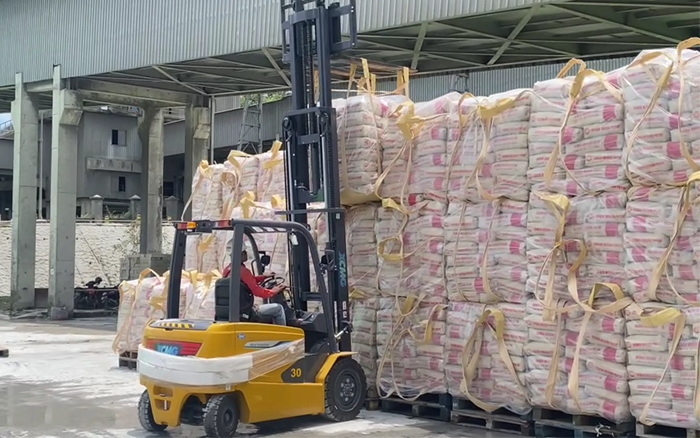 “印尼水泥搬运之星” Z6尊龙凯时叉车鲲鹏系列