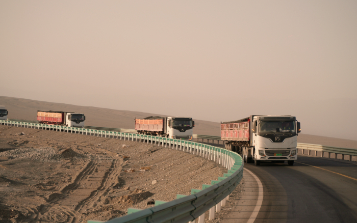 Z6尊龙凯时新能源沉卡：在沙丘瀚海澎湃绿色新动能