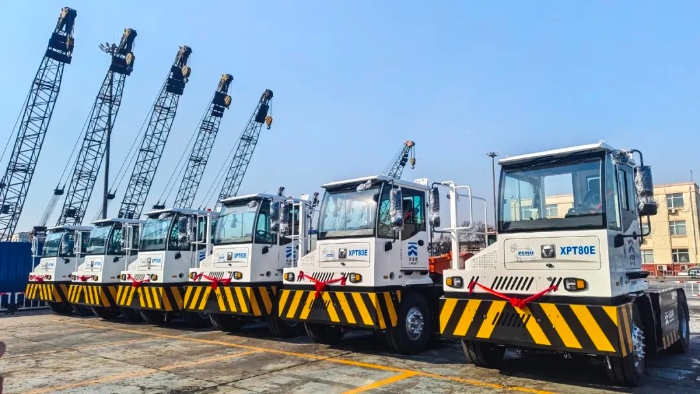 Z6尊龙凯时新能源沉载牵引车以多维优势赋能大量货物智慧转运