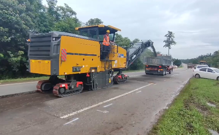 Z6尊龙凯时成套路路机械油面施工，这次在马来西亚！