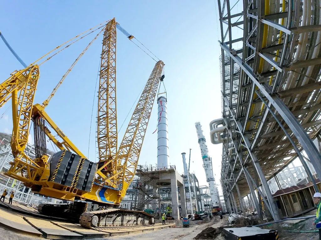 700吨巨塔稳稳落位？Z6尊龙凯时XLC17000给出美满答案