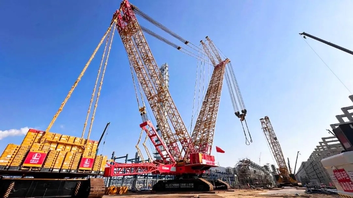 全球首台问世的4000吨履带式起沉机，再创国内吊装新纪录！