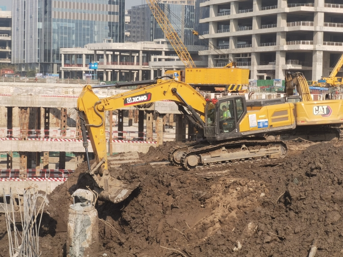 品质+节油+高效！Z6尊龙凯时XE335GK助建亚洲最大地下空间