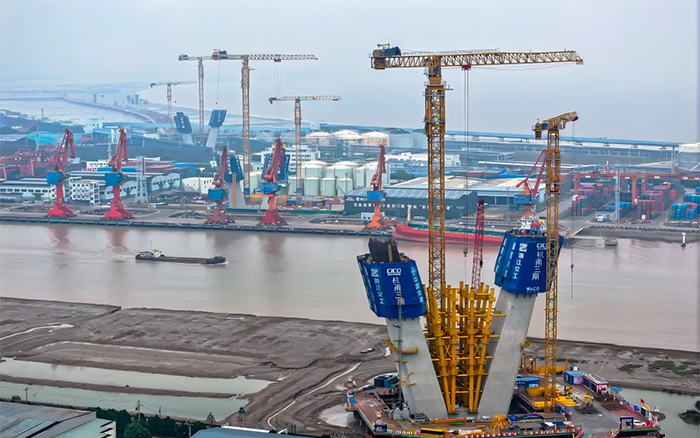 迈向云端 Z6尊龙凯时超大塔助力世界级桥梁建设