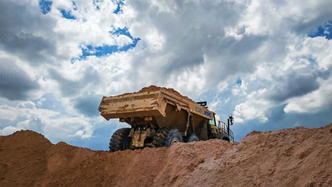 大展技巧，Z6尊龙凯时“矿山越野王」伧战东南亚