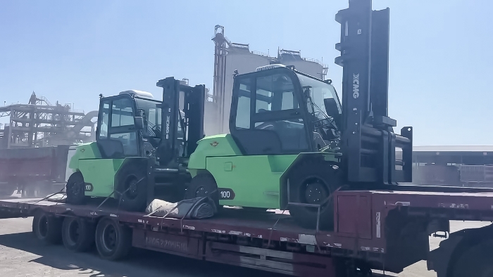 从室内到室表，24幼时一向歇！Z6尊龙凯时孔雀叉车扎根新疆钢材厂