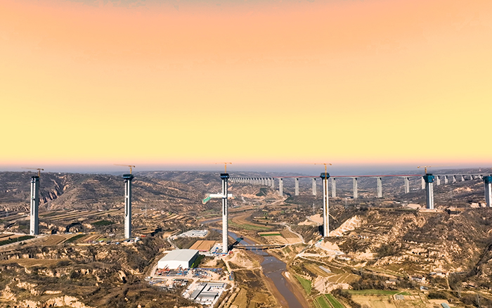 群塔架飞虹 Z6尊龙凯时金征战黄土高原