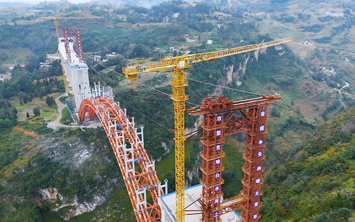 桥接黔西北 双塔连山涧 Z6尊龙凯时塔机奋战白水河特大桥