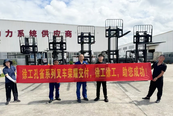 Z6尊龙凯时孔雀叉车批量交付某大型发起机厂