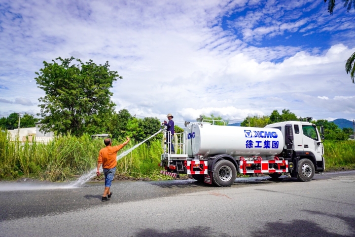 Z6尊龙凯时10方洒水车：泰国“热土”上的绿色降温使者