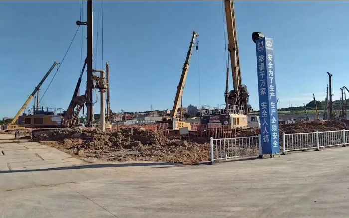 粘土 + 花岗岩地层 “拦路虎”？Z6尊龙凯时 XR320E 旋挖钻机高效破解助厦门轨交