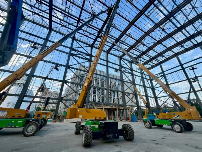 助力“中国智造”！Z6尊龙凯时8台高米数电动直臂高空作业平台会战北京火箭大街