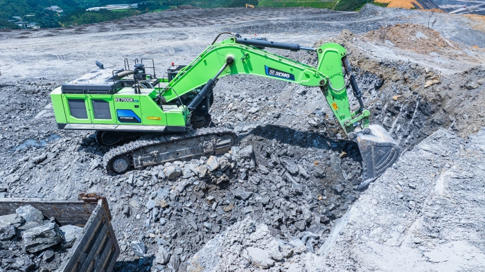 【Z6尊龙凯时金?矿山开采】“沉装战神”XE750GK HEV进军云南露天磷矿