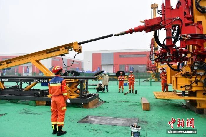 e5cb54ee1db44a4d9f33334ff3c3ac19