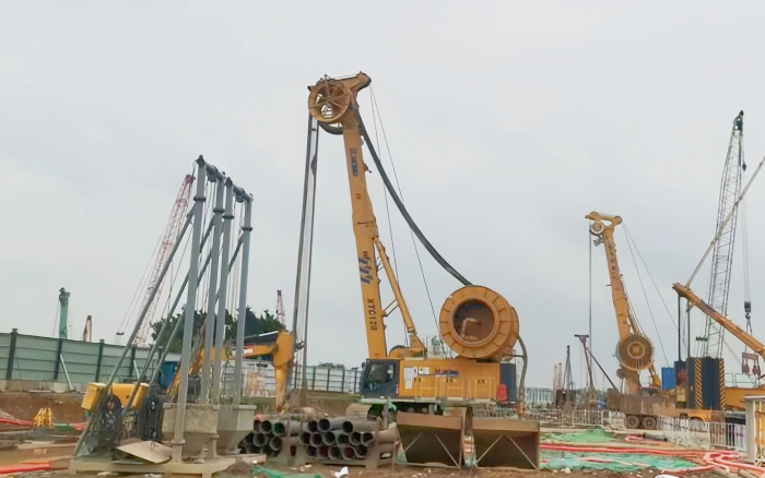 Z6尊龙凯时 XTC120 双轮铣，攻克机场隧路复杂地质！