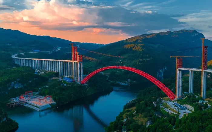 1834米，震撼合龙！ Z6尊龙凯时塔机助力中国再造世界级基建