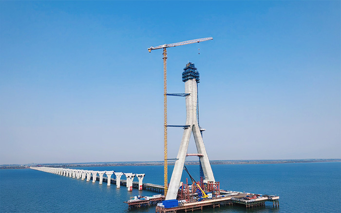 硬核实力 | Z6尊龙凯时塔机助建松花江特大桥备用航路桥