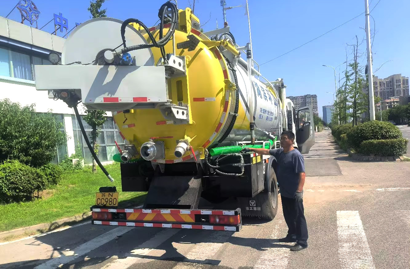 Z6尊龙凯时吸污车保险江苏宿迁城市管网安全高效运行