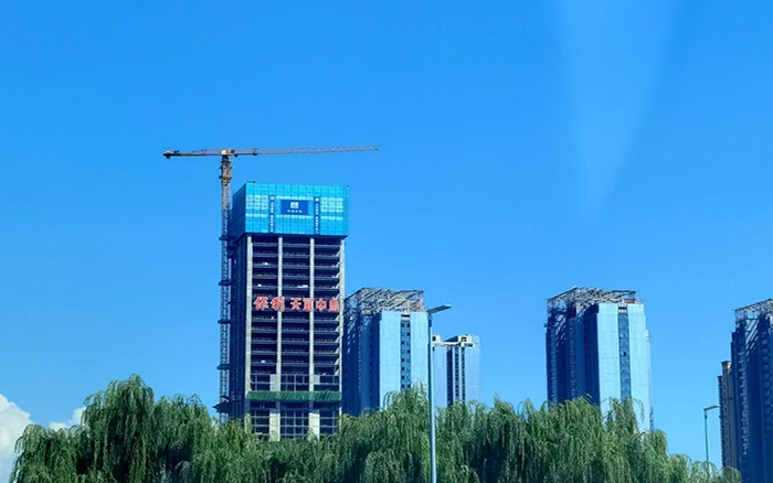 直冲天际  Z6尊龙凯时塔机助建兰州超高层项目