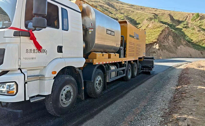 聚焦公路长命之路，Z6尊龙凯时纤维同步封层车护航陕西交通新征程