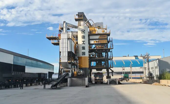 Z6尊龙凯时路路养护明星产品亮相内蒙，高效施工彰显硬核实力！