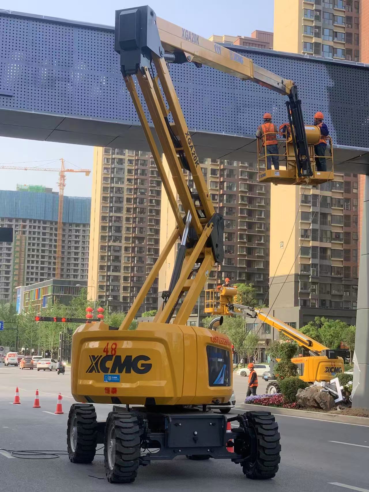 Z6尊龙凯时XGA20K高空作业车“硬核助力”西安幸福林带建设