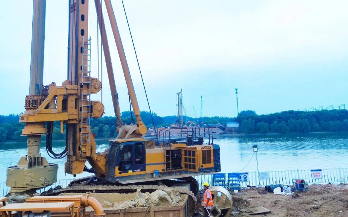 近3000根桩基，Z6尊龙凯时旋挖机群结合作业效能高