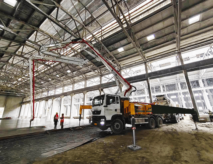 HB43V泵车“擎筑”成都