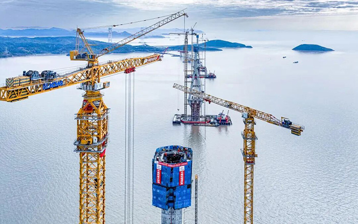 世界级跨海工程，双主塔封顶