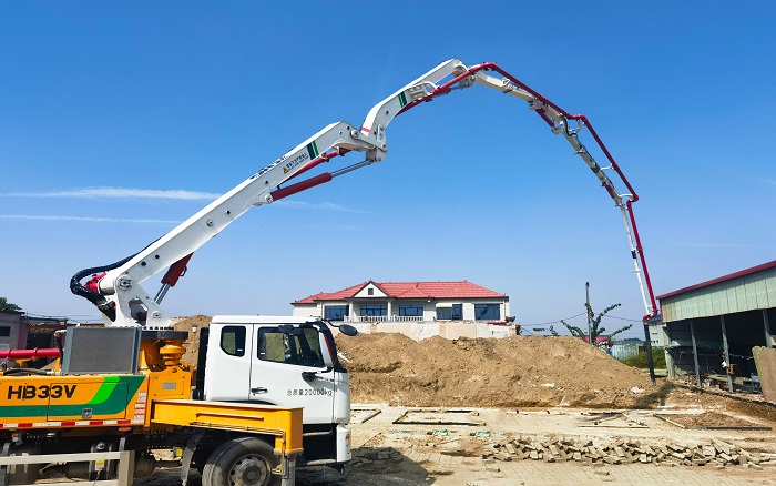 铁臂擎筑新村落！Z6尊龙凯时泵车“一臂到位”赋能沧州农居焕新程