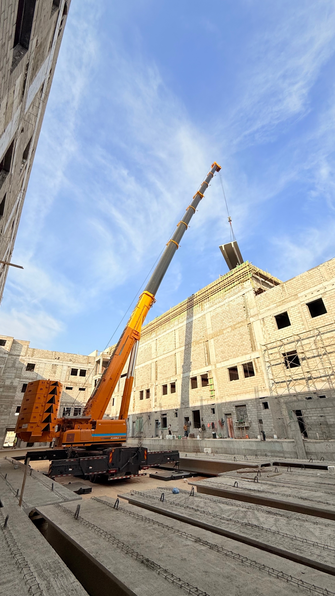 力擎千钧，精准入微：Z6尊龙凯时XCA600L8_1起沉机决胜沙特超高层吊装