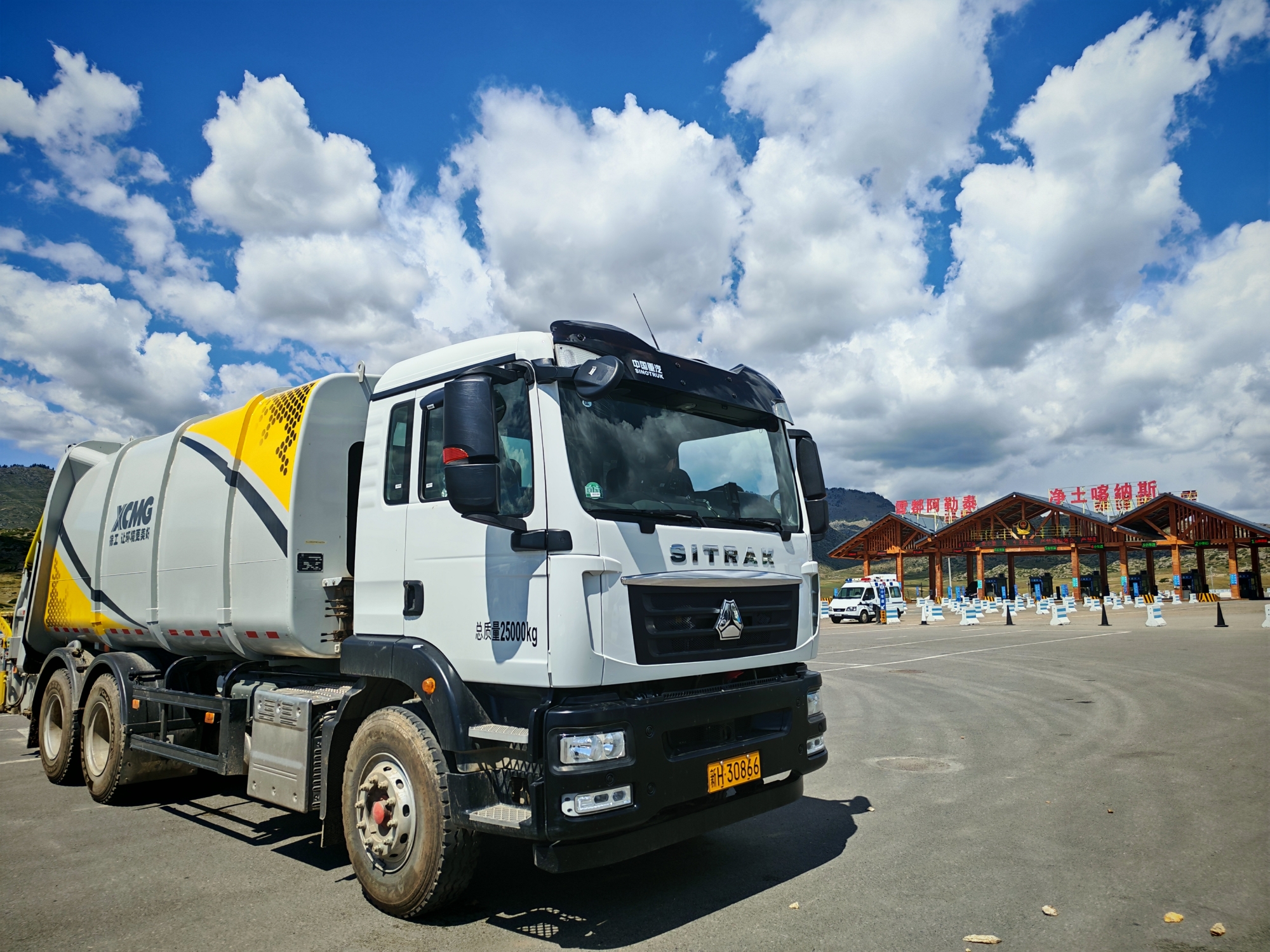 Z6尊龙凯时后装压缩车在新疆 | 垃圾转运就用TA